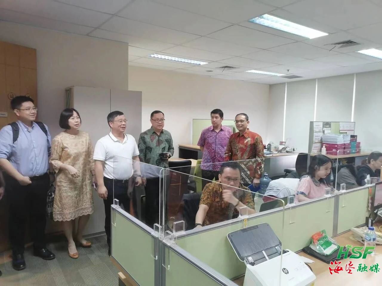 包洪文一行到KM公司调研。